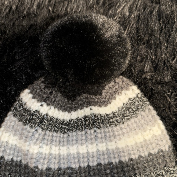 Michael kors beanie - Picture 3 of 4